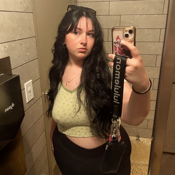 Meet your Posher, Paige - Picture 1 of 1